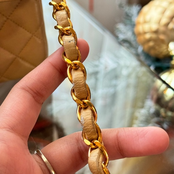 Chanel Vintage Flap in Beige - Picture 2 of 12